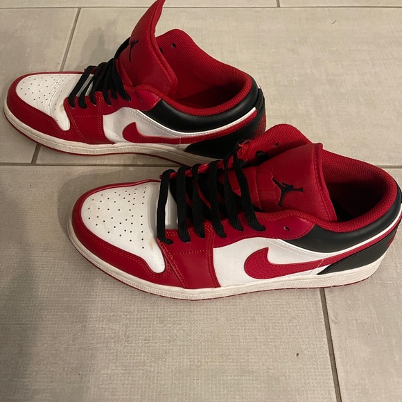 Men Nike Jordans Low - Picture 5 of 7